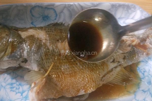 清蒸鲈鱼的做法图解17