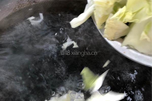 炝炒圆白菜的做法图解4