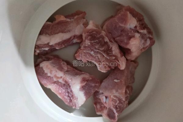 虎乳菌石斛海底椰排骨汤的做法图解2