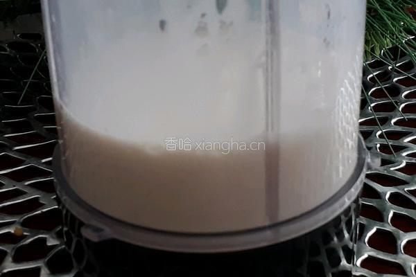 香蕉奶昔的做法图解4