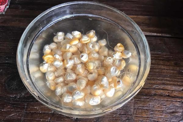 玉米红豆汤的做法图解3