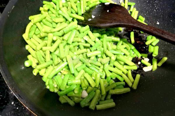 豇豆炒肉片的做法图解6