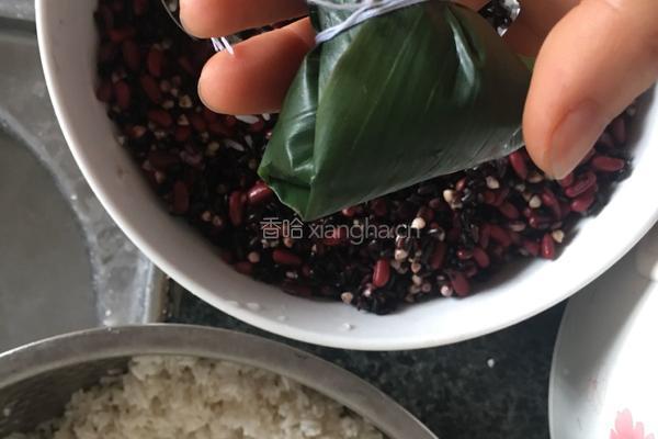 杂粮粽子的做法图解7