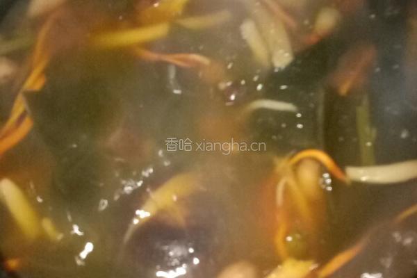 独创虫草花山药什锦海鲜菇菌汤的做法图解4