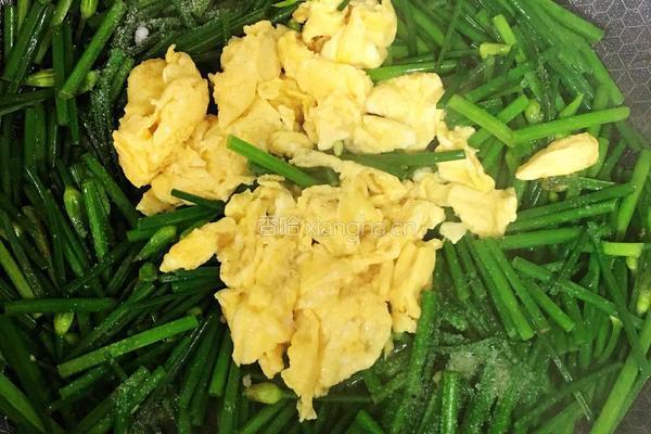 韭苔炒鸡蛋的做法图解4