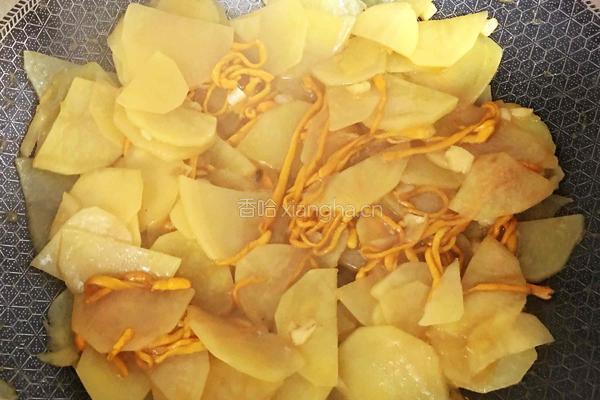 虫草菇炒土豆片的做法图解5