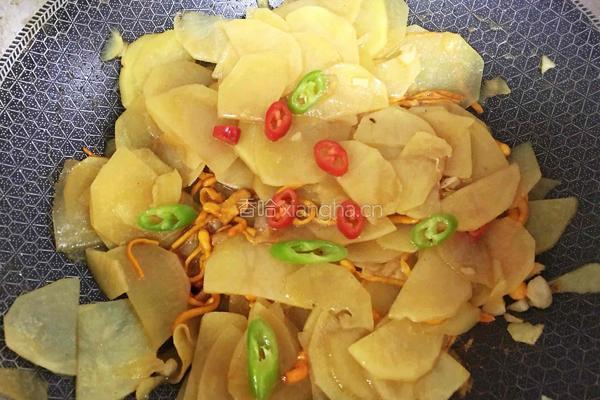 虫草菇炒土豆片的做法图解6