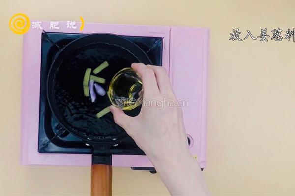 减肥餐 | 香菇海参浇荷兰豆的做法图解3