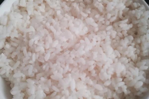 酱油炒饭的做法图解1