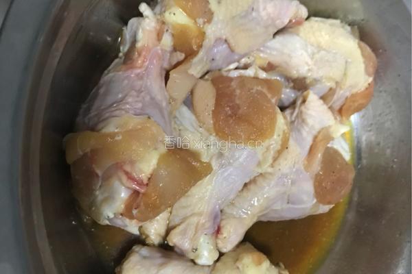 油爆小鸡腿的做法图解1
