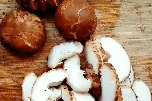 蒜蓉虾油炒意面的做法图解3