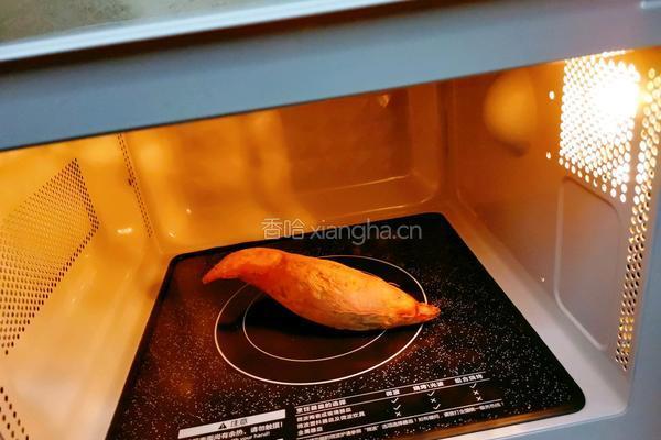 一看就会香喷喷的微波炉烤红薯的做法图解9