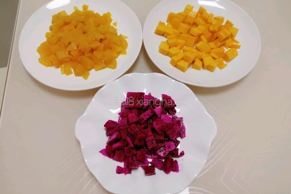 简单水果生日蛋糕芒果火龙果双拼的做法图解2