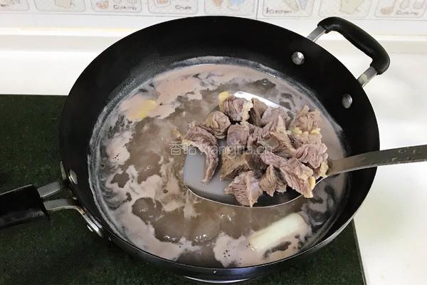 番茄土豆牛腩汤的做法图解3