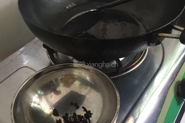 青椒炒肉片的做法图解2