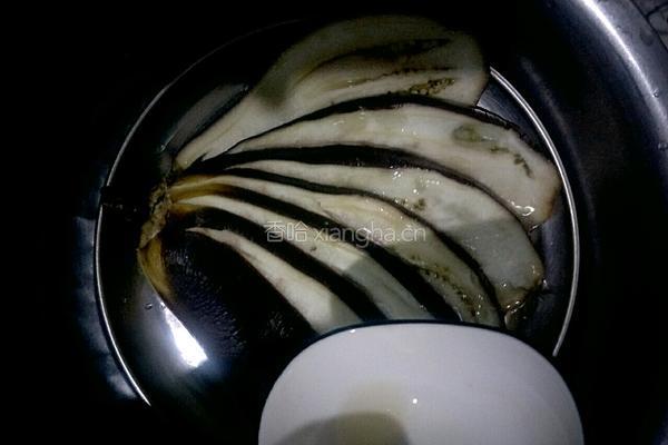 蒜泥蒸茄子的做法图解7