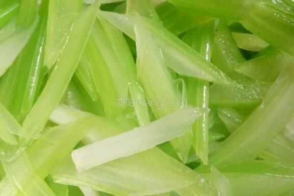肉炒西芹的做法图解1