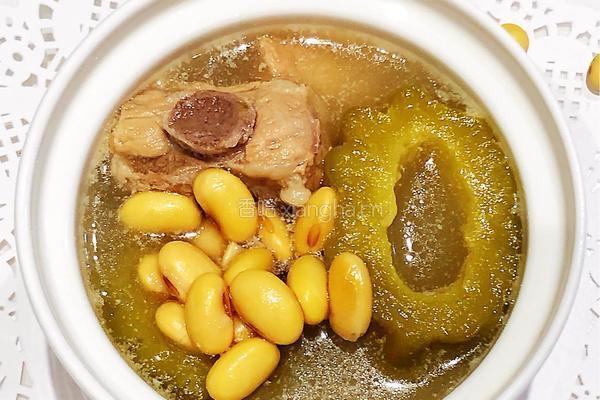 苦瓜排骨黄豆汤的做法图解7