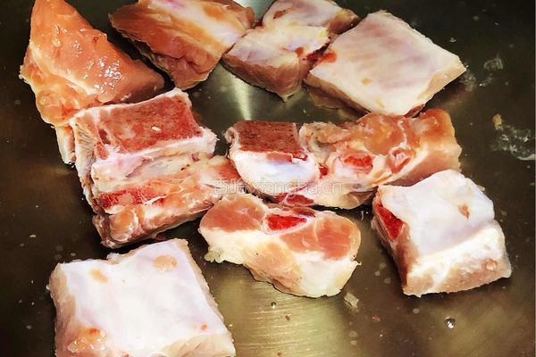 苦瓜排骨黄豆汤的做法图解3