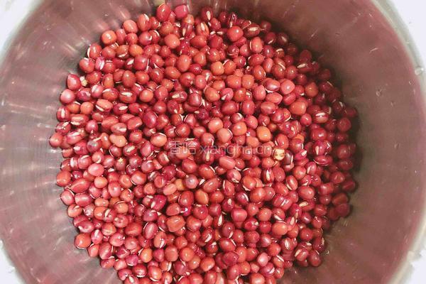 玫瑰花蜜红豆沙的做法图解1
