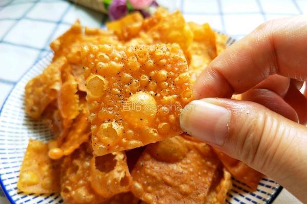 馄饨皮锅巴的做法图解1