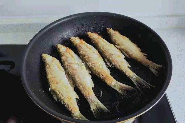 煎青凌子鱼的做法图解9