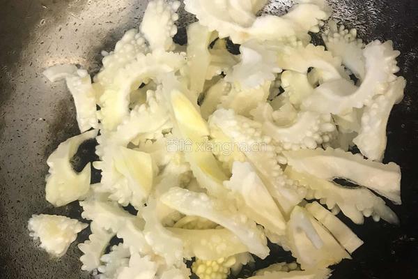 花蛤苦瓜荡的做法图解1