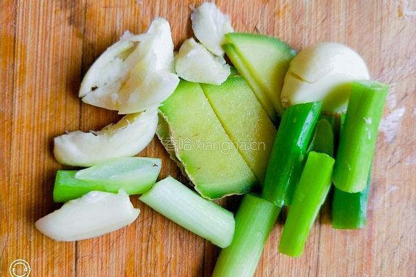 红烧肉炖土豆的做法图解3