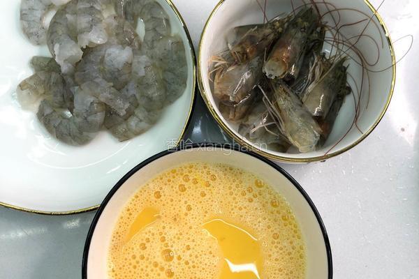 低脂不胖虾仁菌菇汤的做法图解2