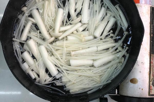 低脂不胖虾仁菌菇汤的做法图解4