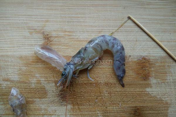 粉丝金针菇蒸基围虾的做法图解1