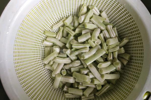 芸豆炒肉的做法图解2