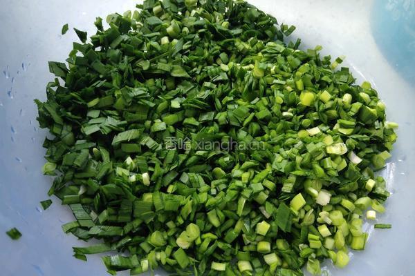 韭菜土豆丝饺子的做法图解1
