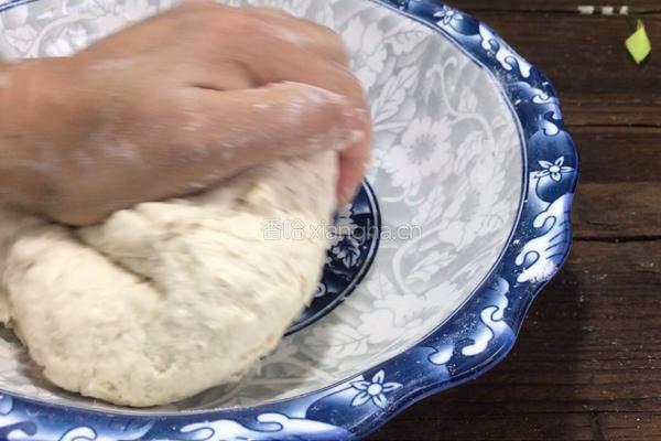 发面剩菜馅饼的做法图解3