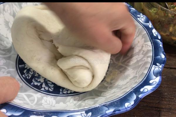 发面剩菜馅饼的做法图解12