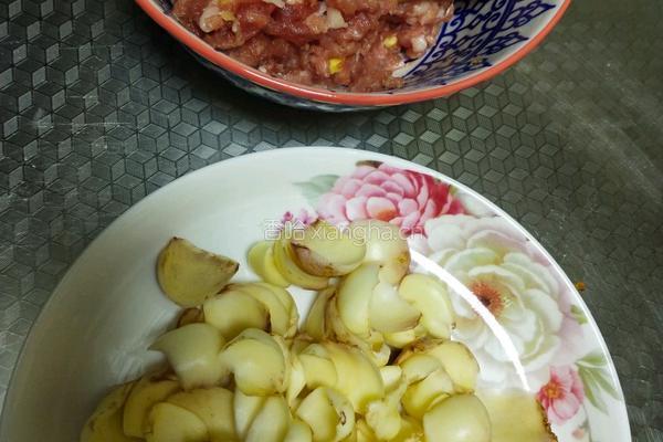百合蒸肉的做法图解2