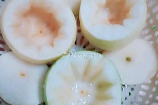 红枣雪耳冰糖雪梨的做法图解2