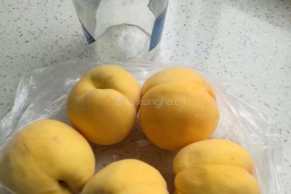 黄桃糖水罐头的做法图解1