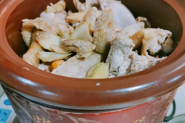 鲜芋响螺片黑豆芡实黄精茶树菇炖母鸡汤的做法图解6