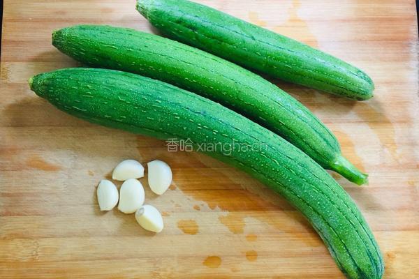清炒丝瓜的做法图解1