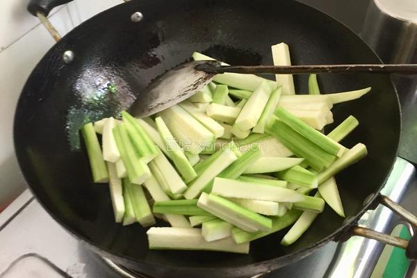 清炒丝瓜的做法图解5