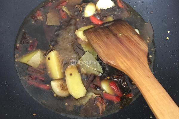 电饭煲卤味猪蹄的做法图解3