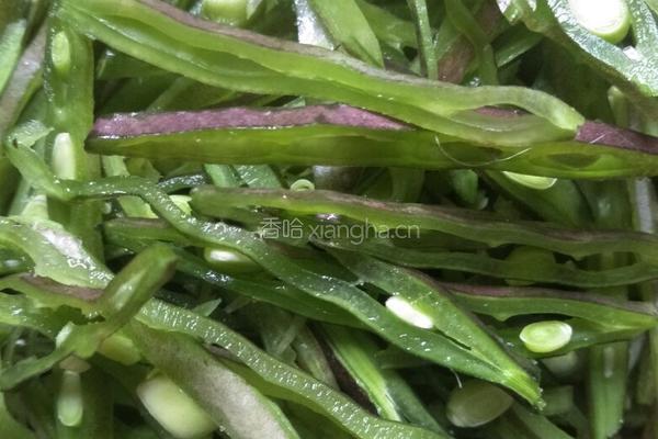 青椒肉丝炒猪耳豆的做法图解2