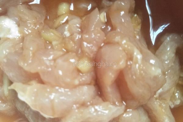 红椒肉丝炒菜花的做法图解2