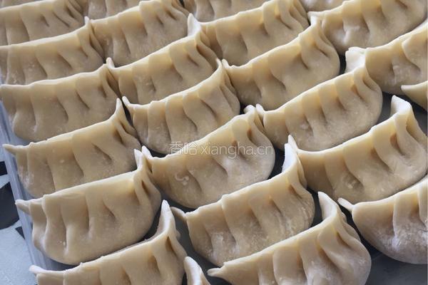 白菜猪肉虾仁水饺的做法图解12