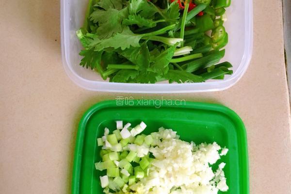 花甲粉丝煲的做法图解1
