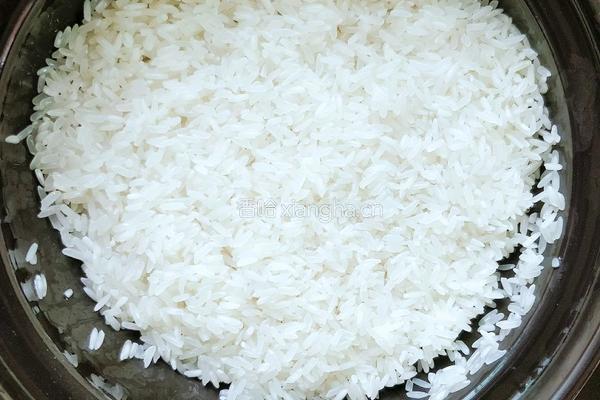 煲仔饭（广式腊肠煲仔饭）的做法图解2