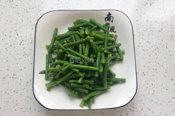 豇豆炒鸡蛋的做法图解2