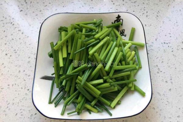 韭苔炒鸡蛋的做法图解2