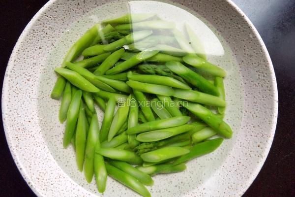 凉拌蒜泥芦笋的做法图解6